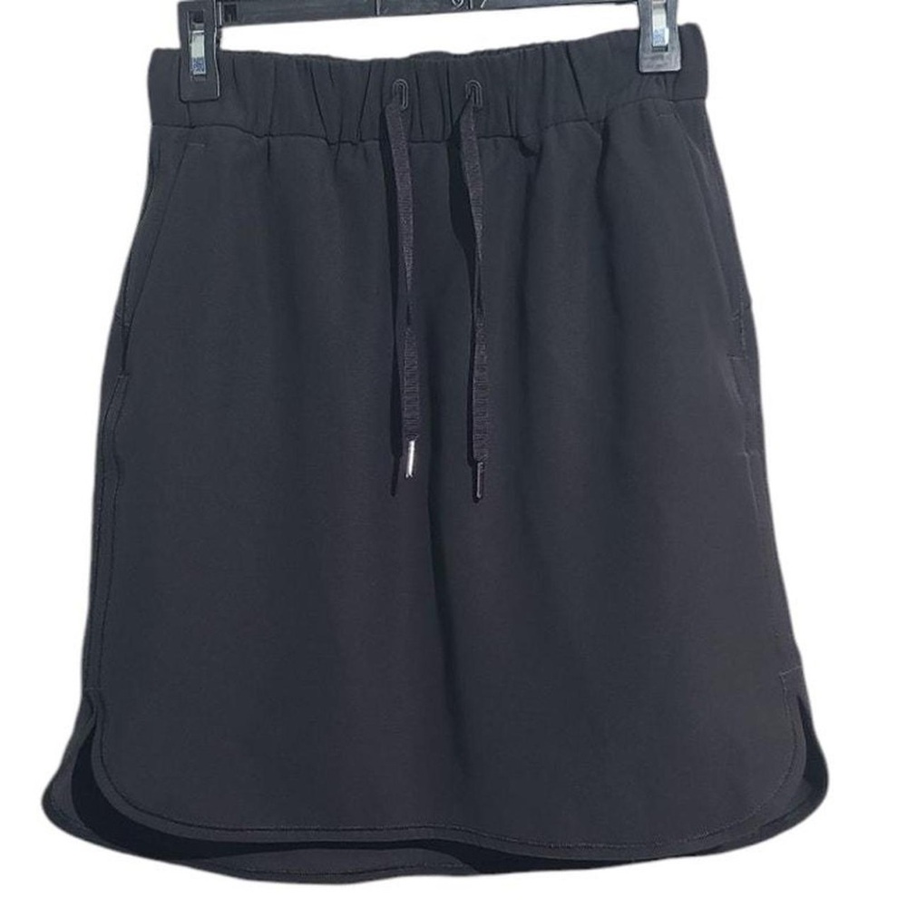 Lululemon On the Fly Black Skirt